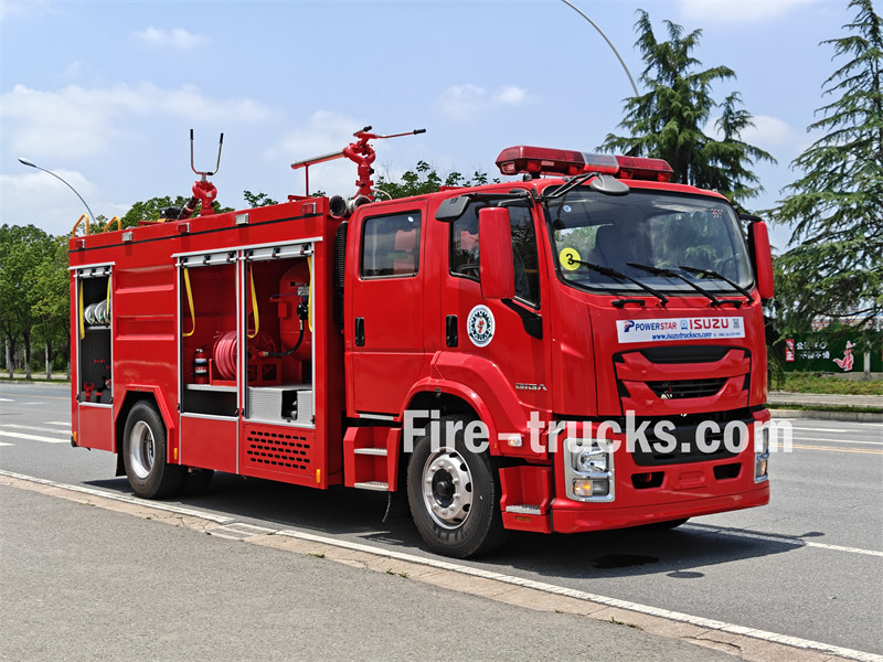 ISUZU GIGA 5000L foam water fire truck