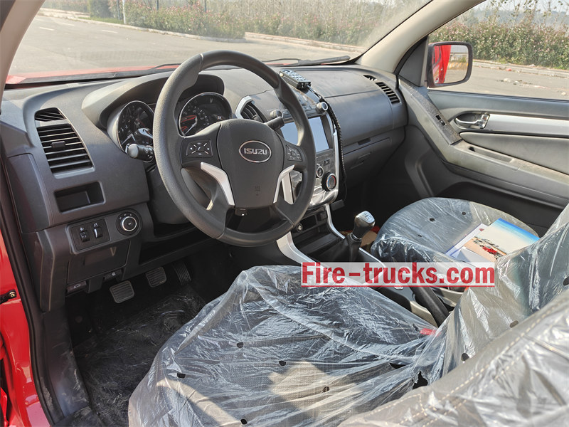 Isuzu pickup confortable driving cabin