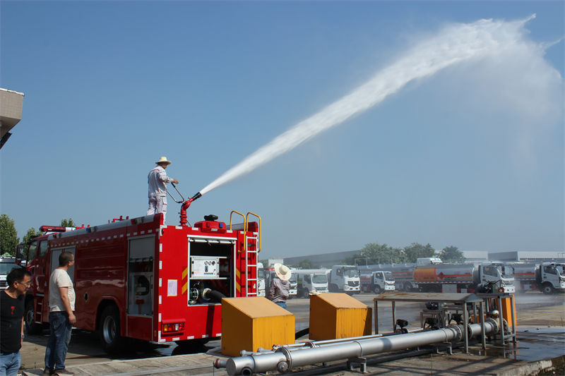 isuzu 5000 liters water fire tender