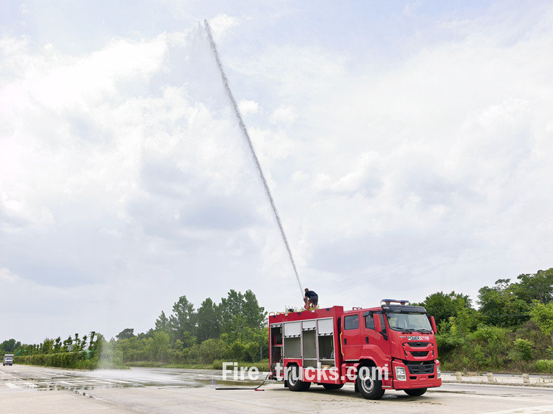 Isuzu fire fighting truck