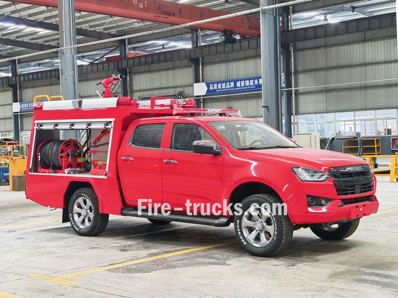 ISUZU off road pick up fire vehicle