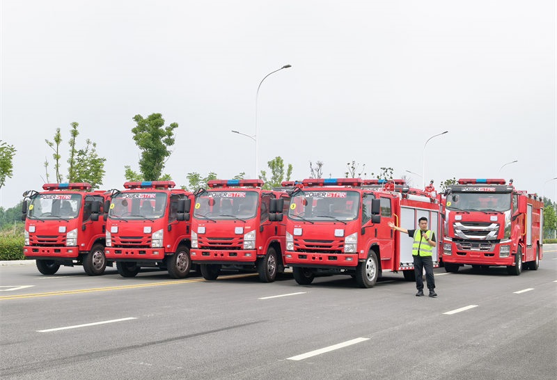 El primer lote de 4 camiones de bomberos de espuma ISUZU NPR está listo para prestar servicio al Departamento de Bomberos de Lagos